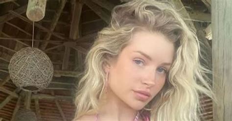 Lottie Moss poses completely naked in raunchy mirror snap